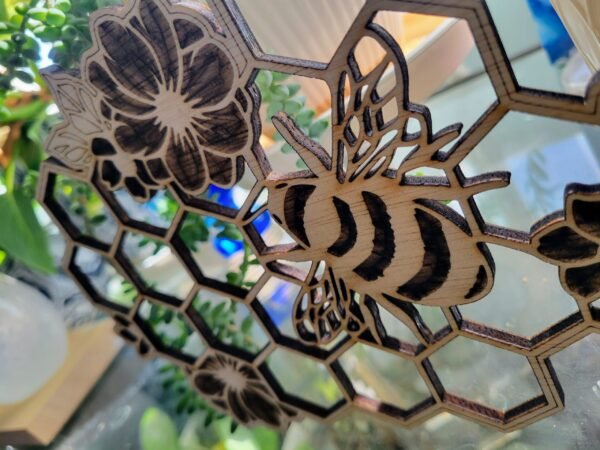 Bumble Bee on Honeycomb with Flowers (cut-out) - Image 6