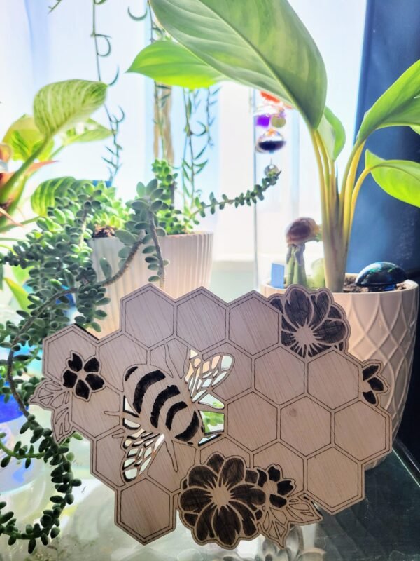 Bumble Bee on Honeycomb with Flowers (solid)